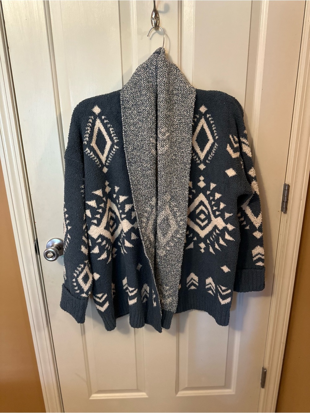 entro Navy & Cream Geometric Open-Front Cardigan